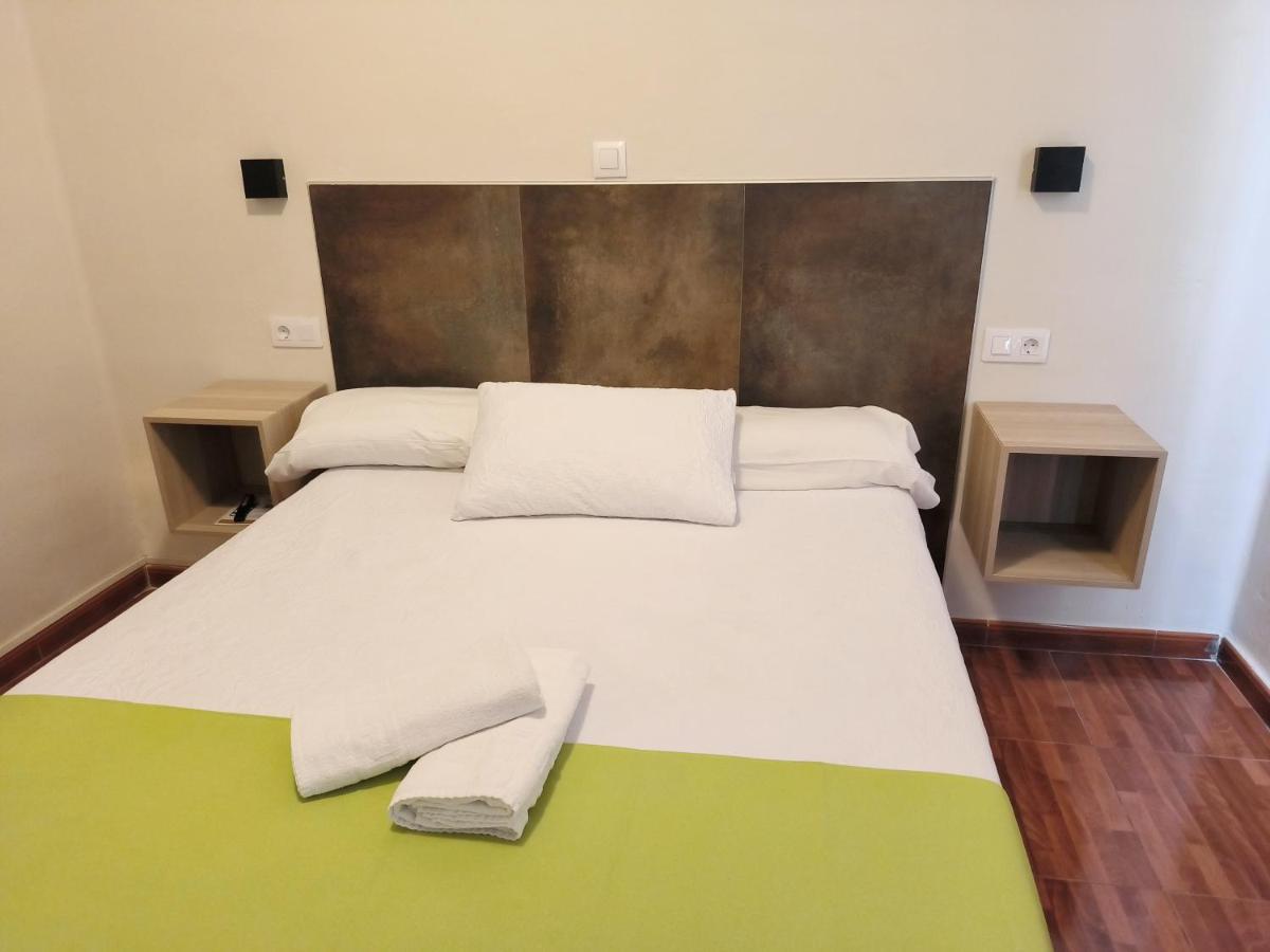 Pension Perez Montilla Sevilla Exterior foto