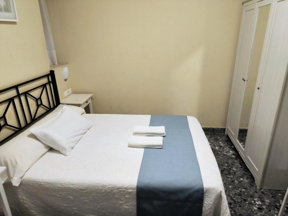 Pension Perez Montilla Sevilla Exterior foto