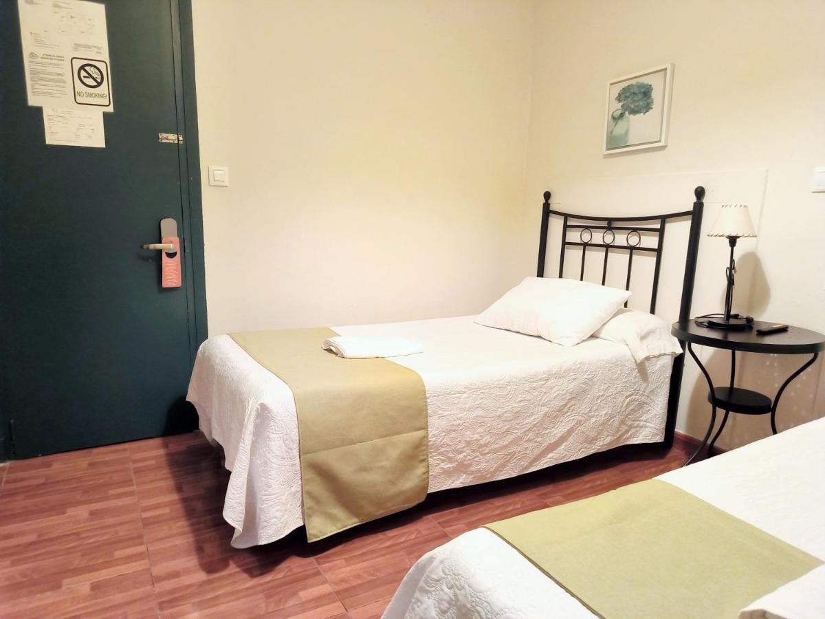 Pension Perez Montilla Sevilla Exterior foto