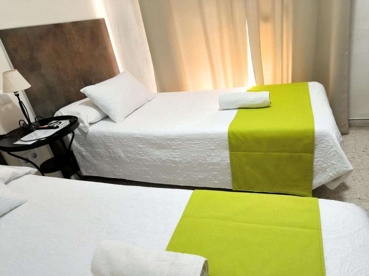 Pension Perez Montilla Sevilla Exterior foto