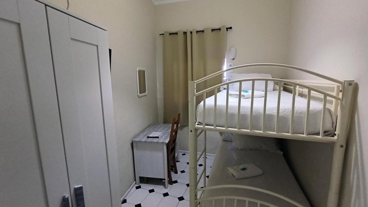 Pension Perez Montilla Sevilla Exterior foto