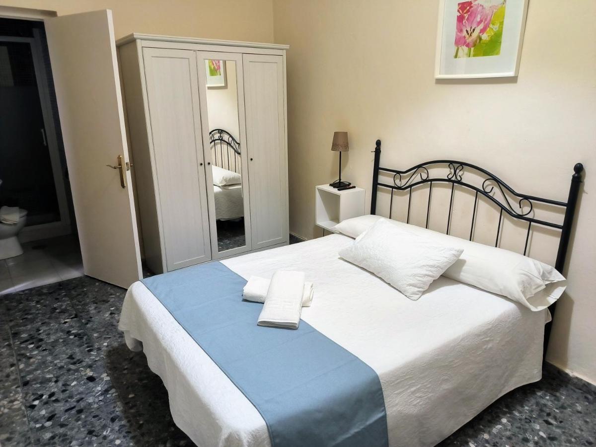 Pension Perez Montilla Sevilla Exterior foto